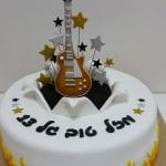 עוגה לנער שאוהב לנגן בגיטרה