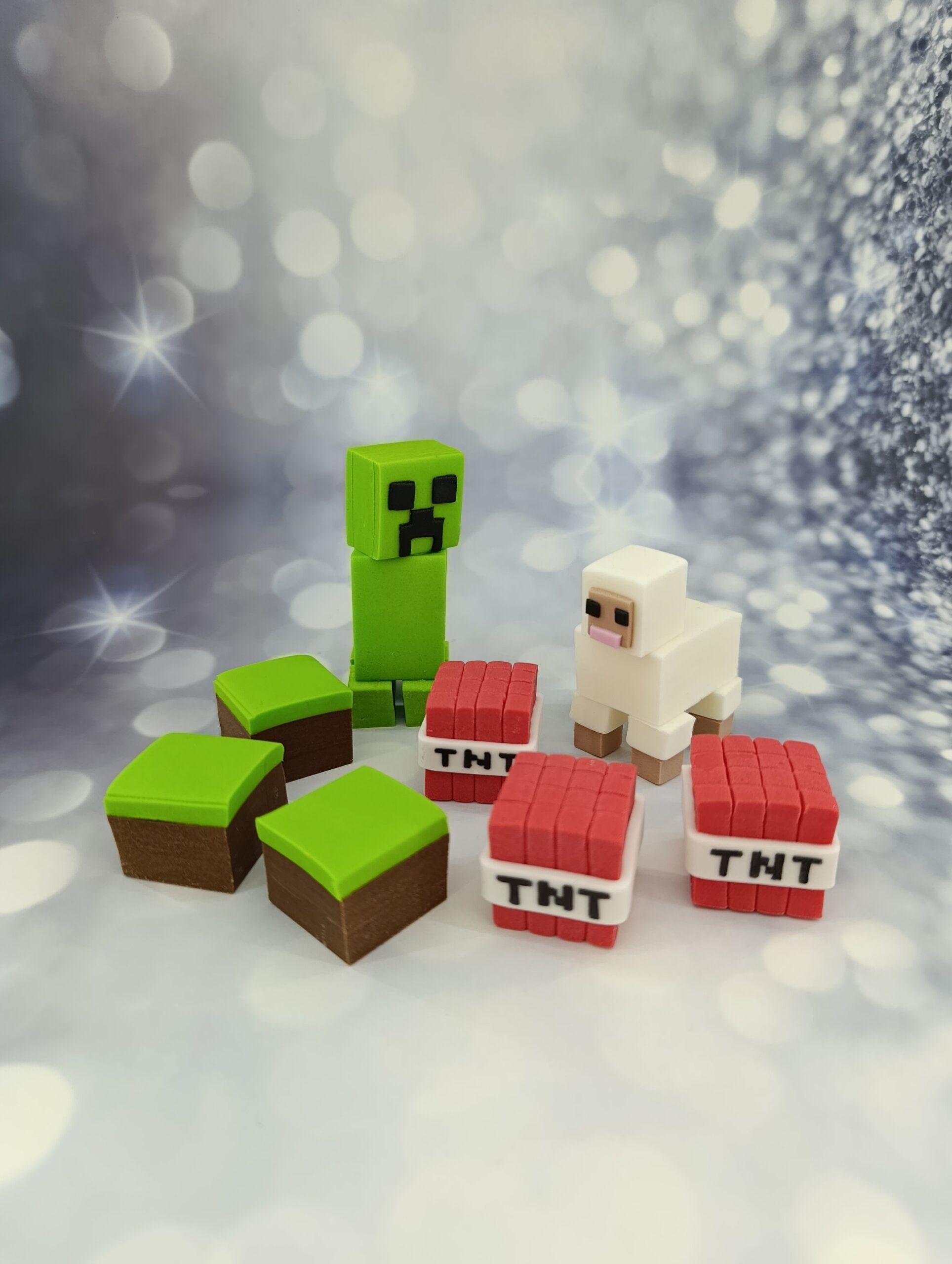 קישוט לעוגת מיינקראפט Minecraft – קריפר, כבשה, TNT ודשא מבצק סוכר אכיל בעבודת יד