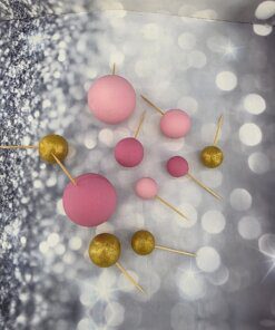 קישוט לעוגה כדורי קלקר מצופים בבצק סוכר - ורוד - לא אכיל